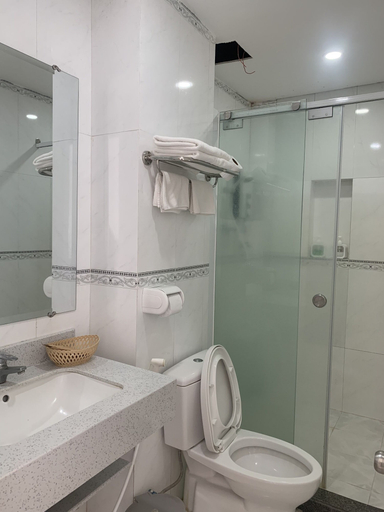 Bathroom 4, Thuan Phat House Soc Trang, Long My