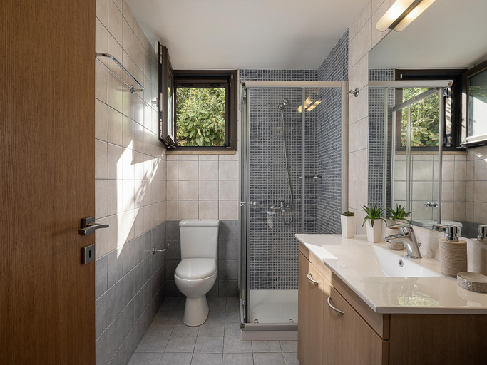 Bathroom 4, Villa Hibiscus, Crete