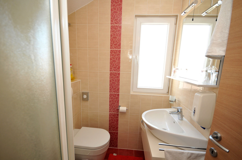 Bathroom 5, Apartments & Rooms Villa Maslina, Trogir
