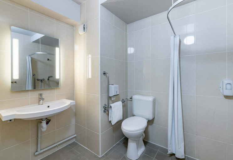 Bathroom 4, B&B HOTEL Bordeaux Sud Mios, Gironde