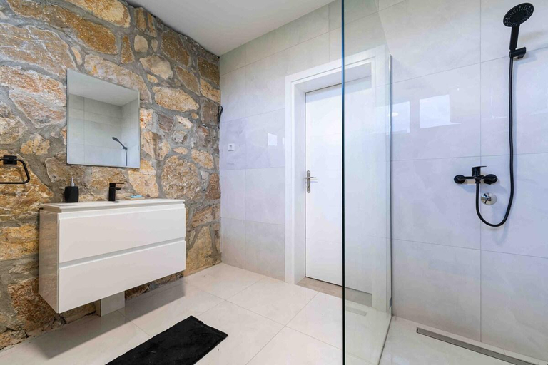 Bathroom 3, Rijeka Zeta, Podgorica