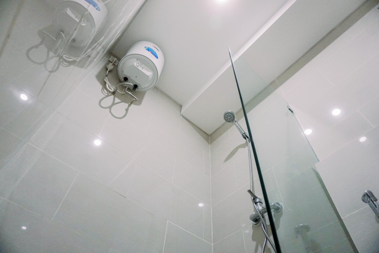 Bathroom 3, Homey And Minimalist Studio At Daan Mogot City Apartment, Jakarta Barat