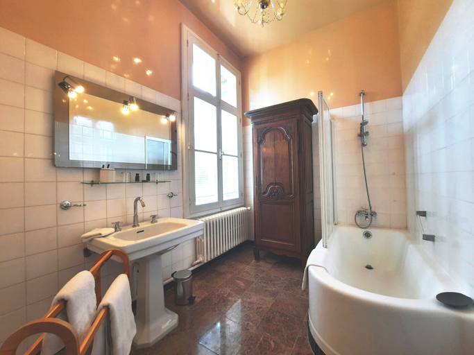 Bathroom, Les Tuileries du Buisson, Eure