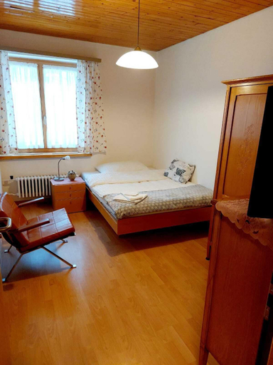 Bedroom 4, Hotel Parnass, Visp