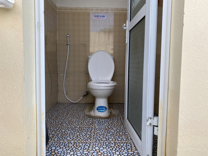 Bathroom 3, Nha San Ngan Chai Homestay, Yên Minh
