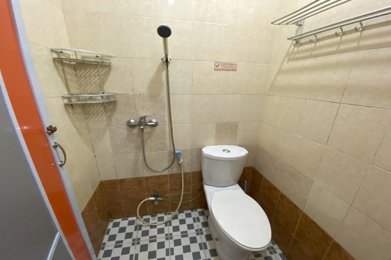 Bathroom 3, Hotel O California, Batam