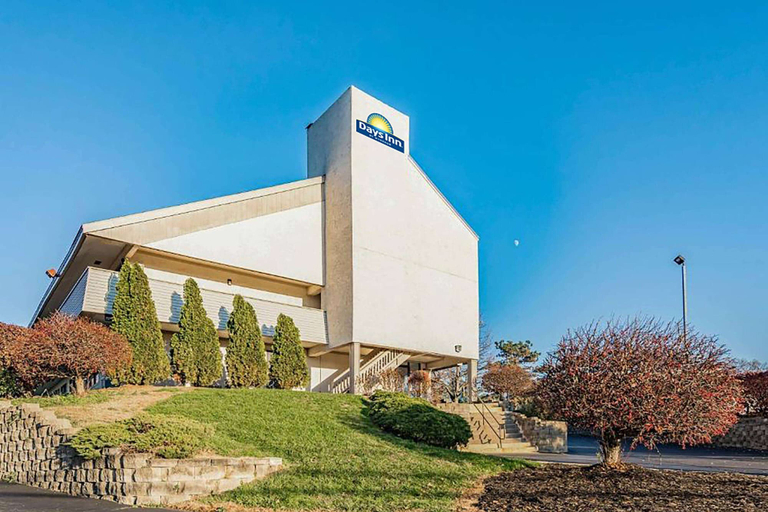 Exterior & Views 2, Days Inn by Wyndham Cincinnati I-71, Cincinnati