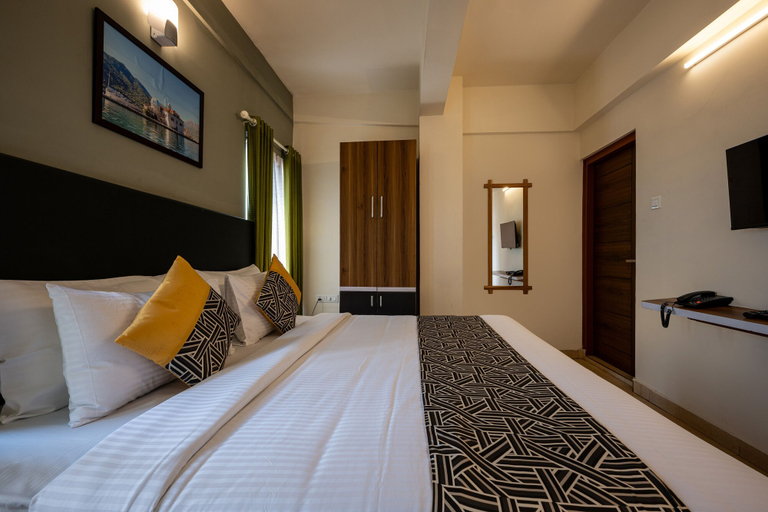 Bedroom 3, C J Grande Business Hotel, Ernakulam