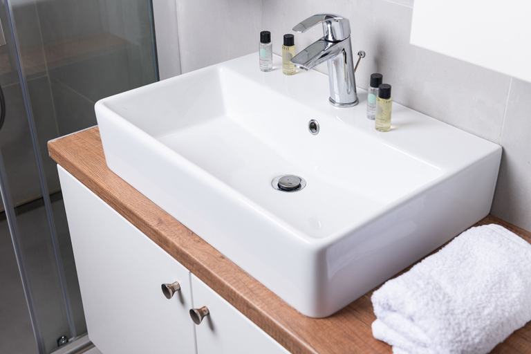 Bathroom 2, Hosting Moments Semi Basement Apartment, South Aegean