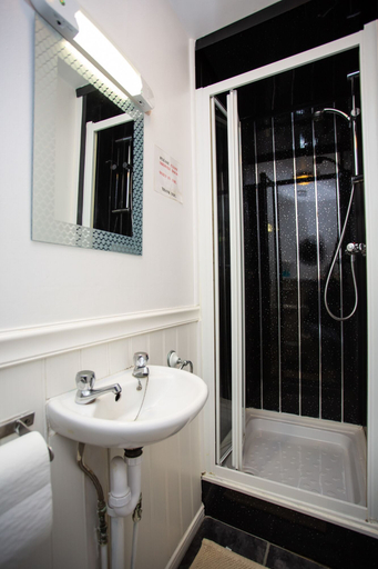 Others 5, Ocean Road Rooms, North Tyneside