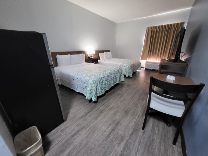 Bedroom 2, HomeTowne Studios by Red Roof Prattville, Elmore