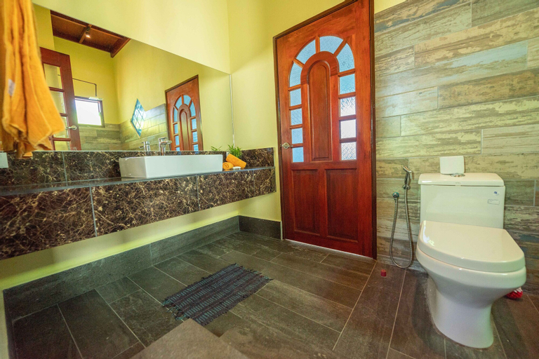 Bathroom 7