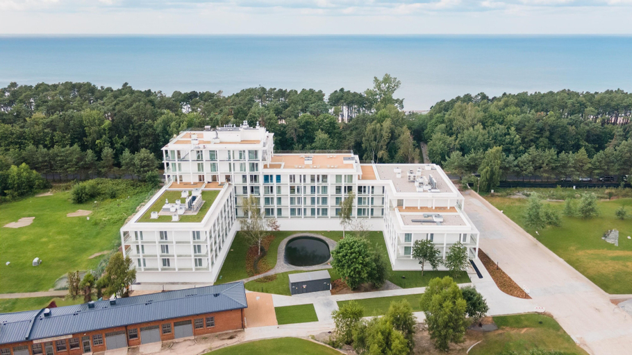 Exterior & Views