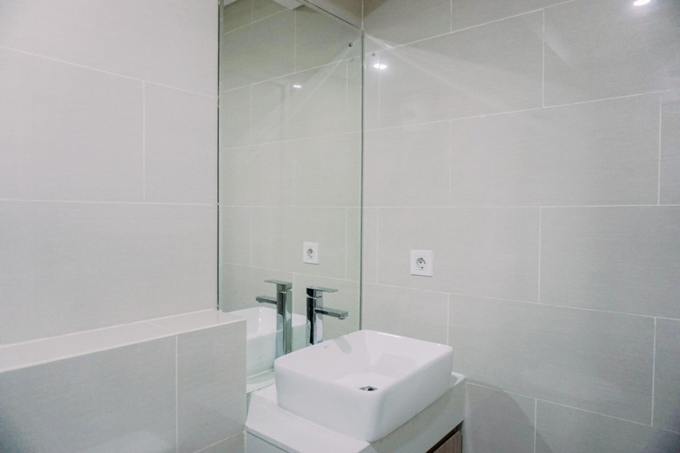 Bathroom 3, Homey And Minimalist Studio At Daan Mogot City Apartment, Jakarta Barat