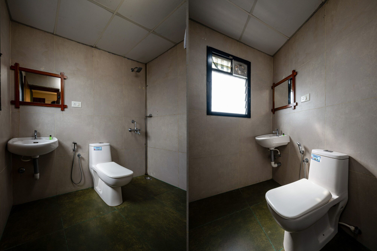 Bathroom, C J Grande Business Hotel, Ernakulam