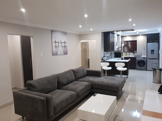 Others 5, Semeni Asante Apartment, City of Johannesburg