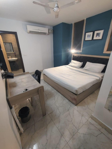 Bedroom 5, Hotel Golden Key IP Ext., Delhi