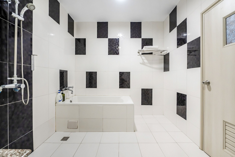 Bathroom 3, Wei Yuan Hotel, Pingtung