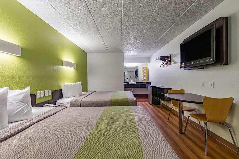 Bedroom 5, Days Inn by Wyndham Cincinnati I-71, Cincinnati