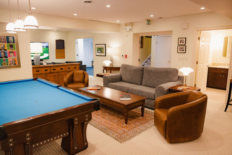 Others 1, Oakmont Inn, Allegheny