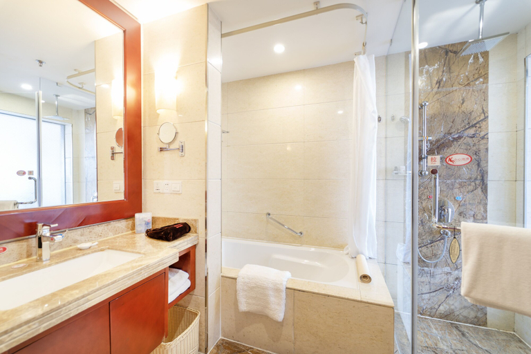 Bathroom 5, Ramada Plaza by Wyndham Chongqing West, Chongqing