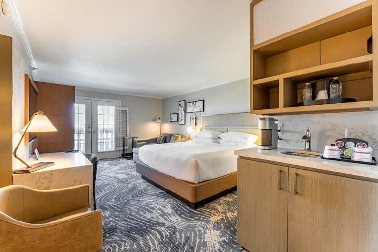 Bedroom 4, Crowne Plaza ORLANDO-DOWNTOWN by IHG, Orange