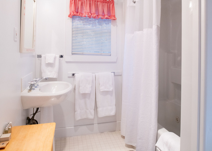 Bathroom 4, Inn at Sugar Pine Ranch, Tuolumne