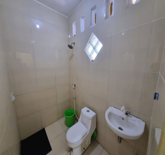 Bathroom, Hotel O New Asembagus 3, Situbondo