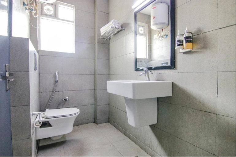 Bathroom 4, Hotel The Rasa Kanti Nagar, Delhi
