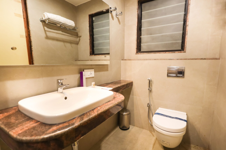 Bathroom 4, Hotel Grand Sabarees, Madurai