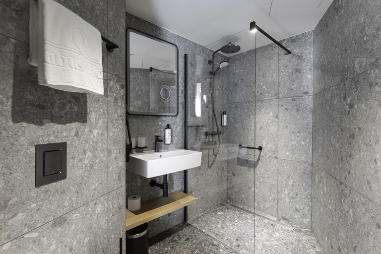 Bathroom 4, Qubus Hotel Katowice, Będzin