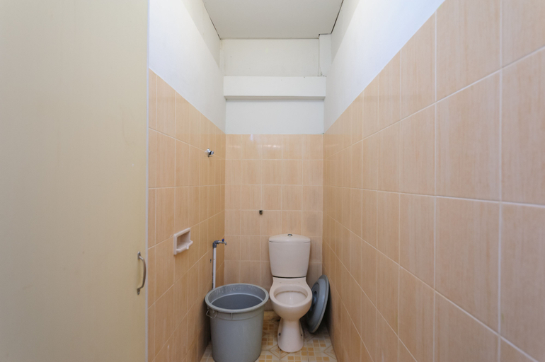 Bathroom 2, RedDoorz Syariah @ Panglima Nyak Makam Aceh 2, Banda Aceh