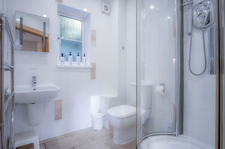 Bathroom, Oxwich Cottage - 2 Bedroom - Parkmill, Swansea