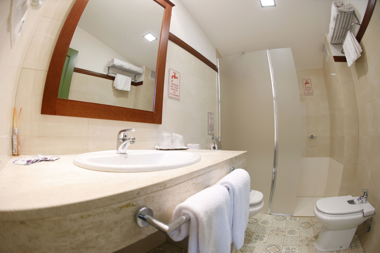 Bathroom 4, Hotel El Carmen, Córdoba