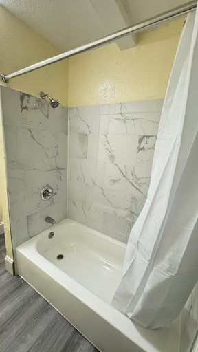 Bathroom 4, Budget Inn Express, Mecklenburg
