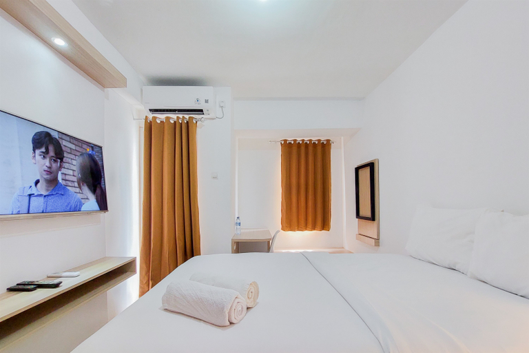 Bedroom 2, Modern Look Studio at Urbantown Serpong Apartment By Travelio, Tangerang Selatan