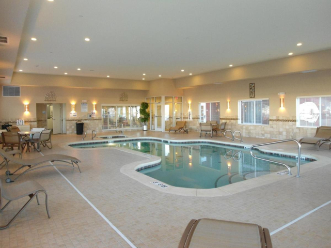 Sport & Beauty 2, Holiday Inn Express & Suites ALPINE SOUTHEAST, Brewster