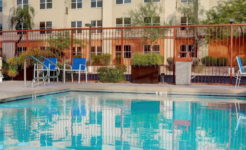 Sport & Beauty 2, Holiday Inn Express & Suites PHOENIX - MESA WEST, Maricopa