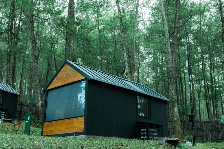 Family Cabin with Forest View in Malang East Java, Malang