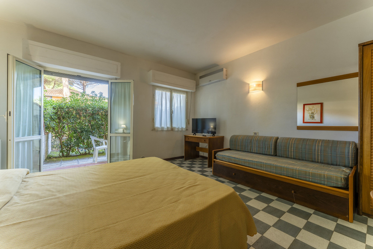 Bedroom 2, Giannella Beach Residence Apartment, Grosseto