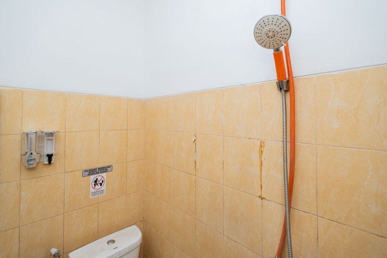 Bathroom 5, RedDoorz near STAN, Tangerang Selatan