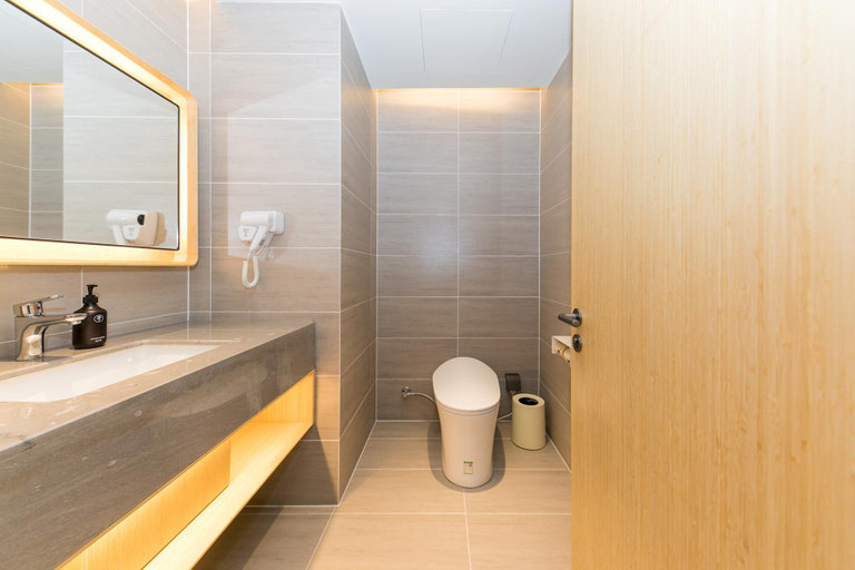 Bathroom 4, Ji Hotel Xuchang Pangdonglai Times Square, Xuchang