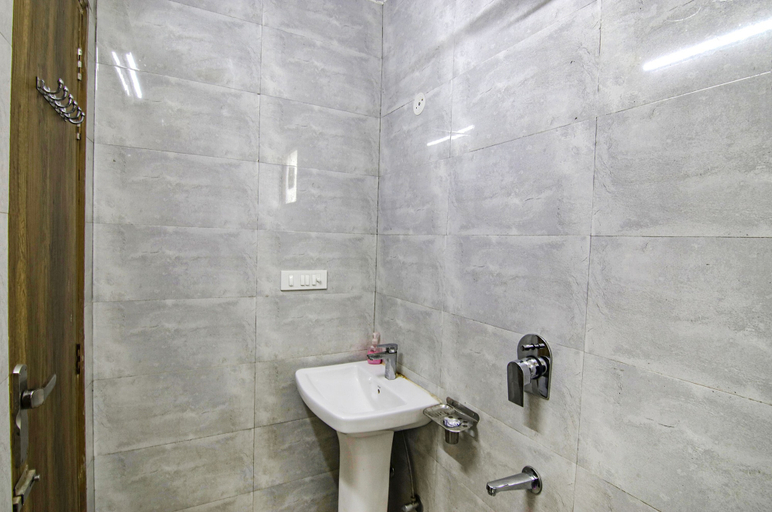 Bathroom, Fabexpress The Radiant, Gurgaon
