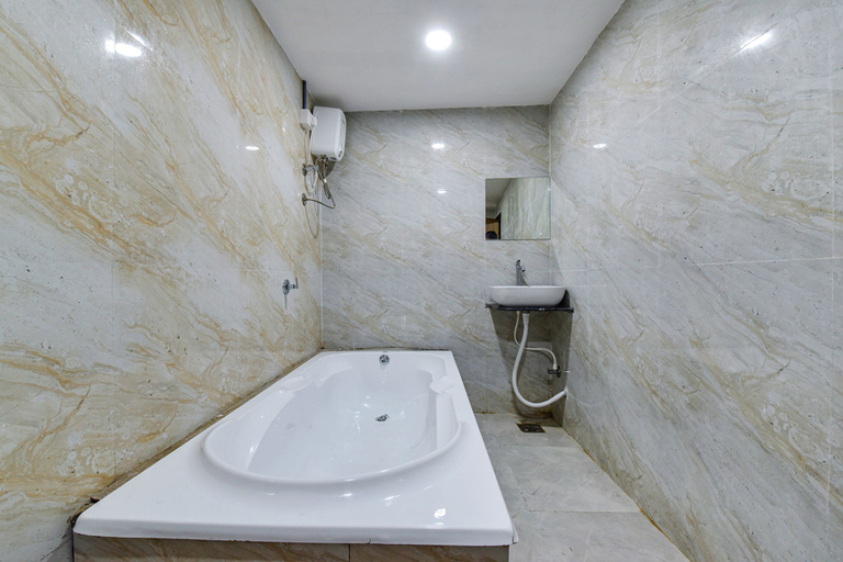 Bathroom 3, Fabhotel Green Tree, Gandhinagar