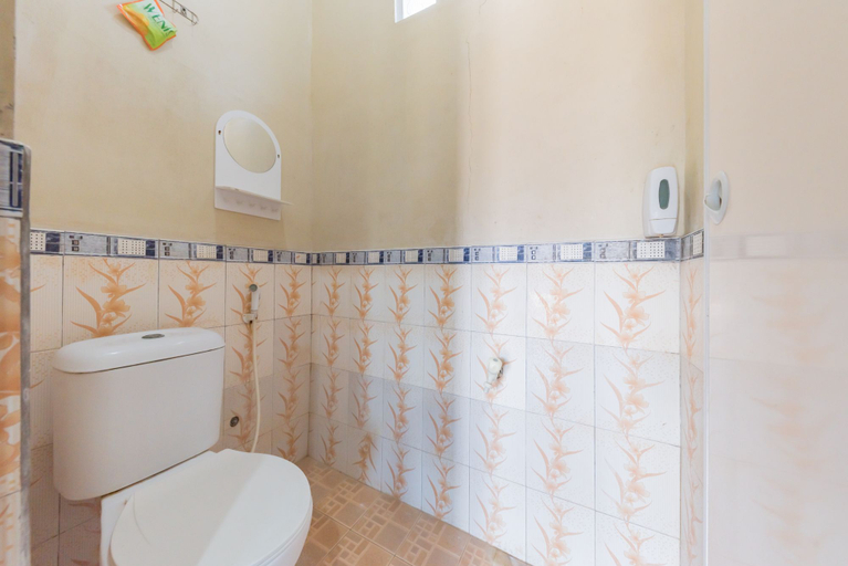 Bathroom 4, RedDoorz near Pantai Ujung Genteng, Sukabumi