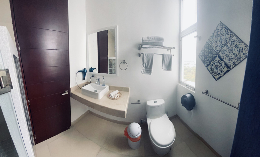 Bathroom 5, AMA Yucatan, Progreso