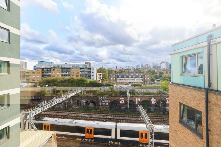Others 5, The Weavers Field Place - Classy 3bdr Flat With Terrace, London
