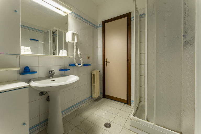Bathroom 3, Giannella Beach Residence Apartment, Grosseto