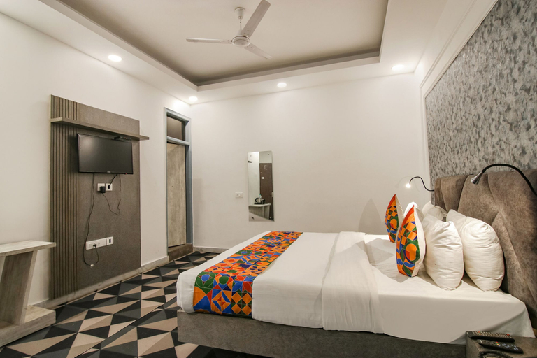 Bedroom 3, FabHotel Signature Luxe Inn - Chhattarpur, Delhi