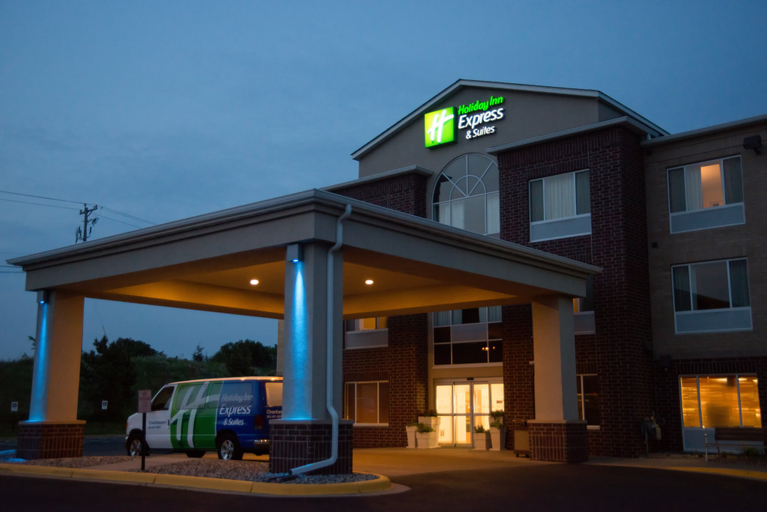 Exterior & Views 5, Holiday Inn Express & Suites CHANHASSEN, Carver